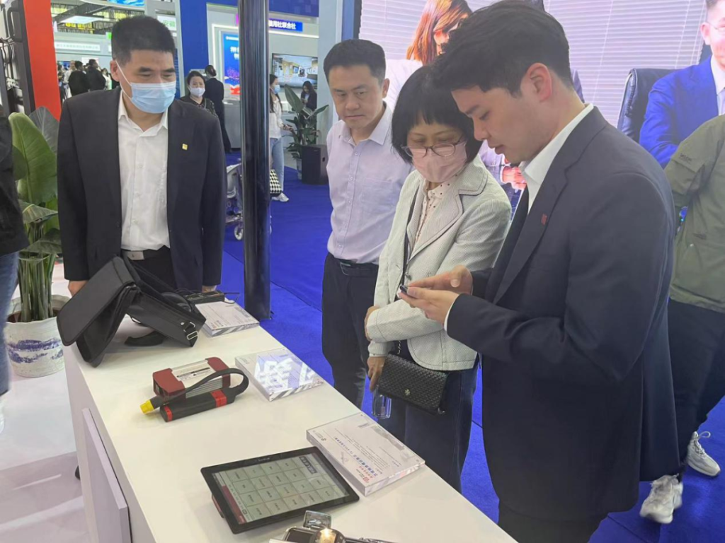 推动金融赋能科技，助力保险服务创新