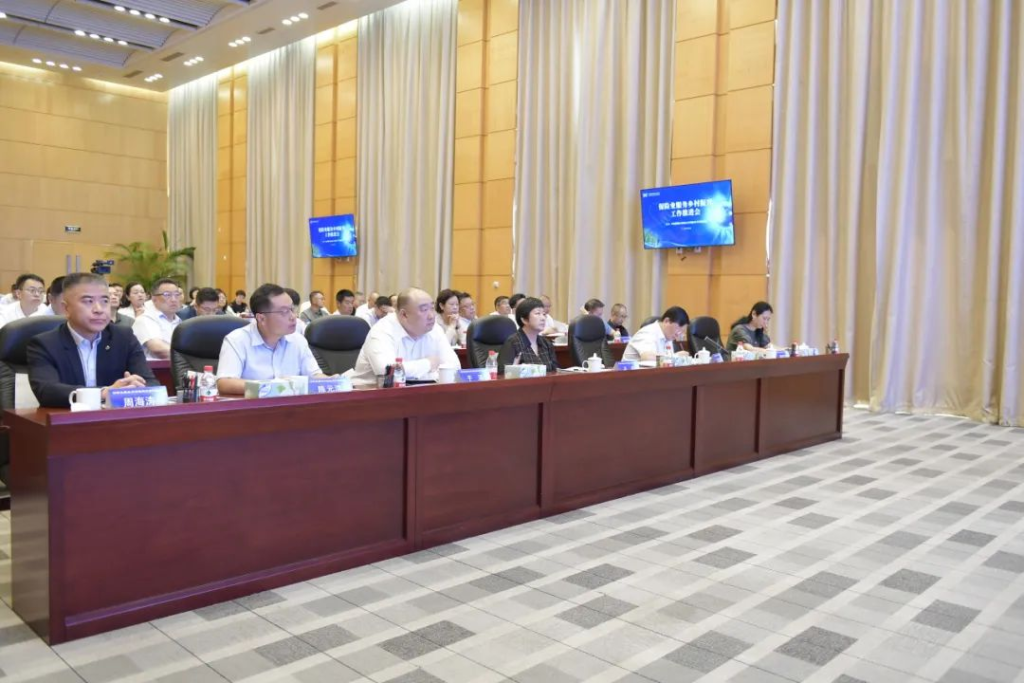 中国保险行业协会党委书记、会长于华出席保险业服务乡村振兴工作推进会